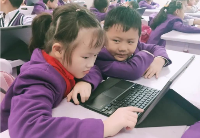 未来动态  锐智学习机来了！多地多校进行试用培训