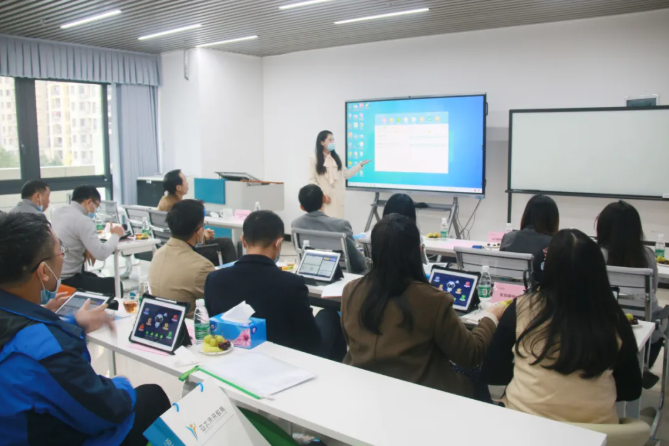 未来动态 || 2021首期“未来智慧课堂形态建设”研讨会在莞召开
